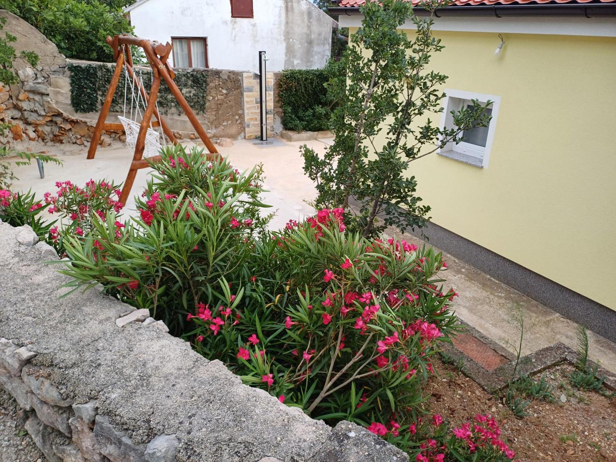 Holiday House Rose Karlobag Exterior foto